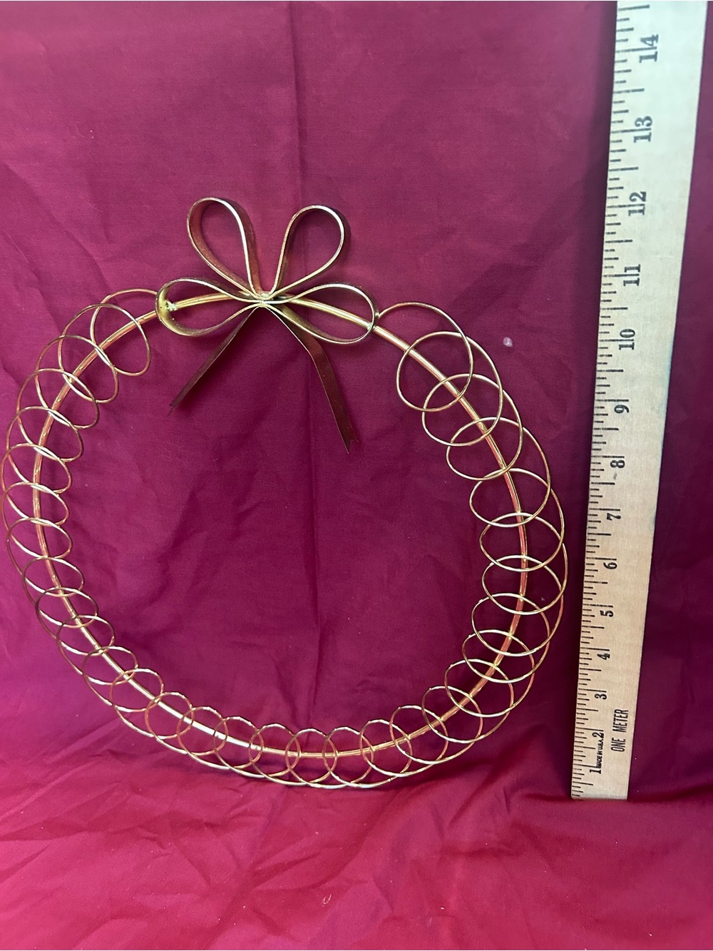 Vintage Gold Metal Bow Wreath - Picture 2 of 3